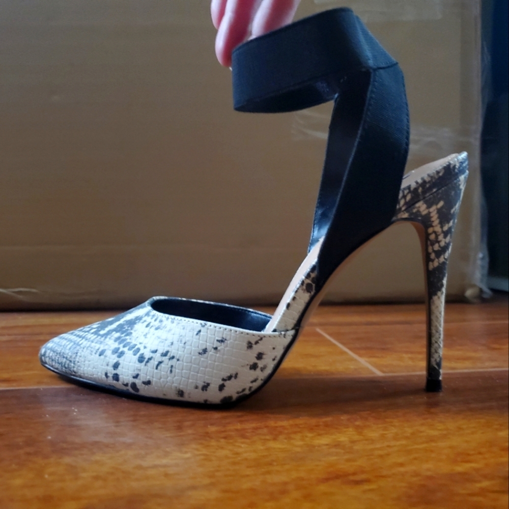 Steve Madden snake skin heels w/ black ankle strap